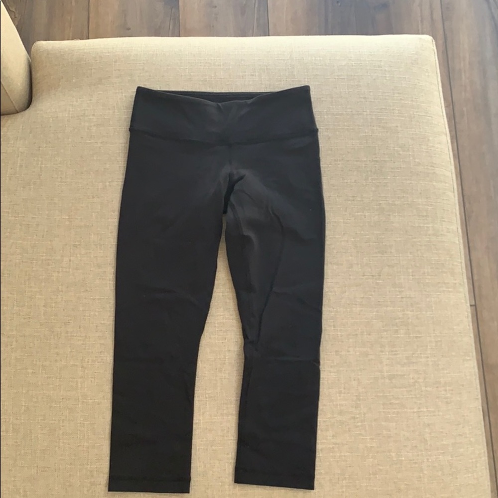 lululemon cropped wunder under